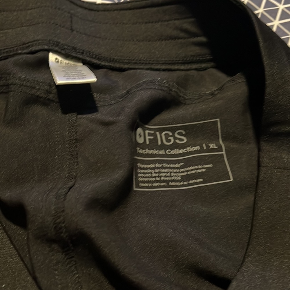 Figs technical collection black scrub set